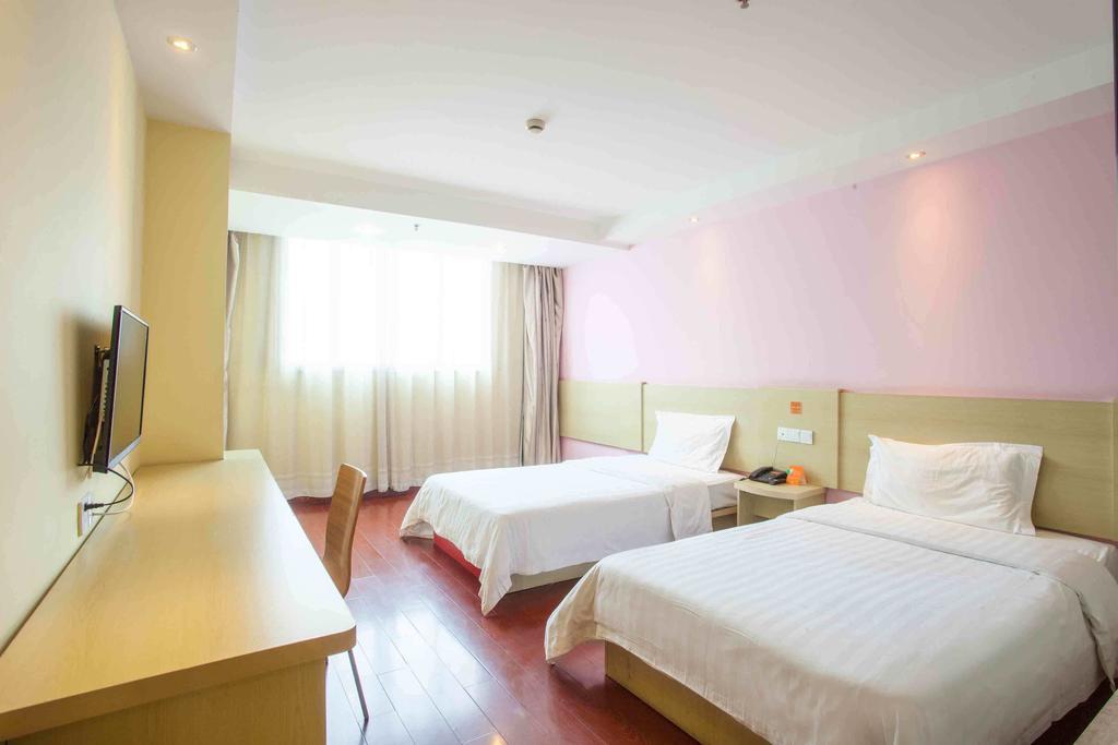 7Days Inn Guangzhou Panyu Chimlong South Railway Station Room photo