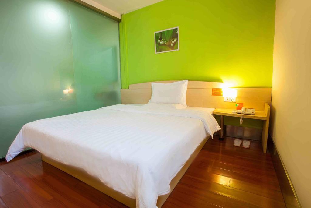 7Days Inn Guangzhou Panyu Chimlong South Railway Station Room photo